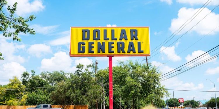 Dollar General is shaking off tariff fears and winning over higher-income consumers