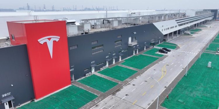 Tesla agrees to first deal to build China’s largest grid-scale battery power plant