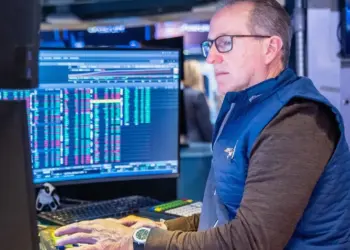 AI Anxiety Rattles Wall Street As Tech Giants Slide