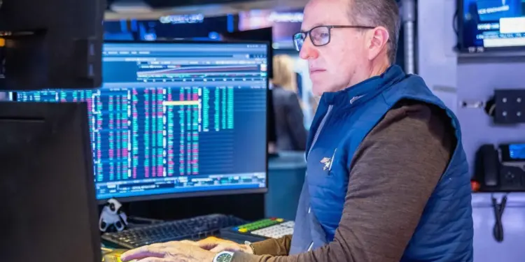 AI Anxiety Rattles Wall Street As Tech Giants Slide