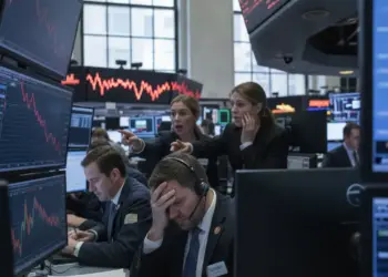 Market Anxiety Deepens as Tech Bubble Fears Collide With Slumping Retail Data